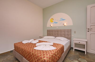 Room 4 (Apartment)